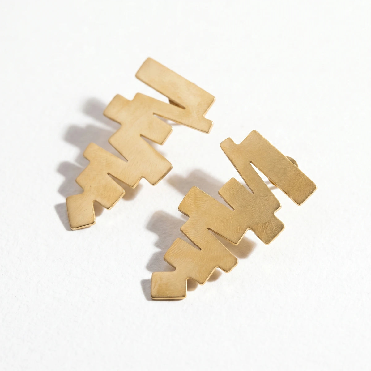 QIAOREN 10949 Hypoallergenic Stainless Steel Geometric Studs, 18K Gold Plated Waterproof Tarnish Resistant Earrings