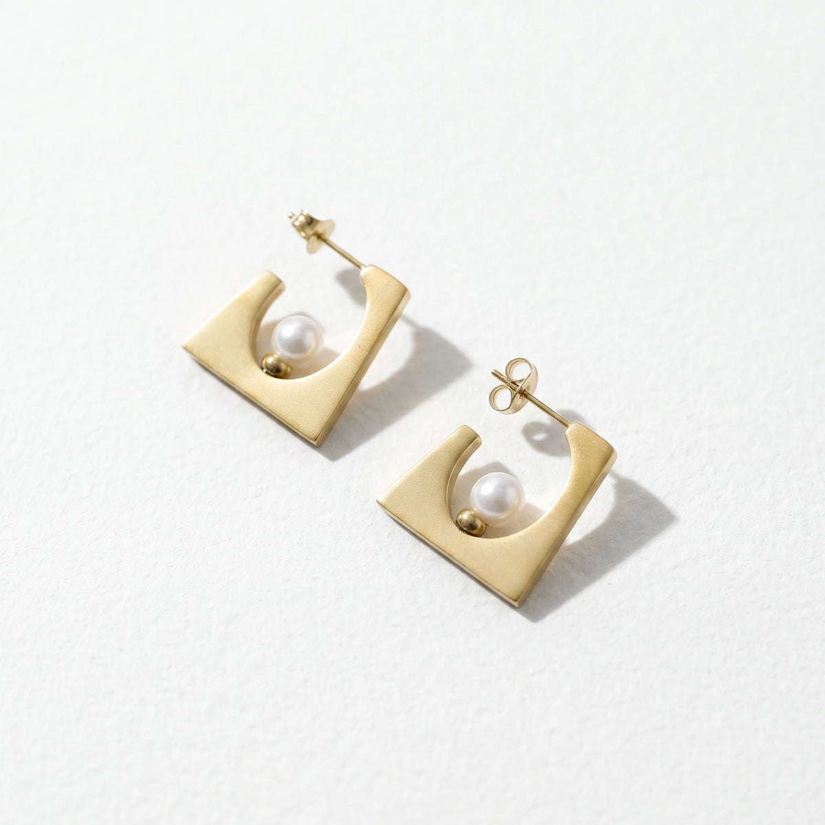 QIAOREN 13841 Stainless Steel Geometric Pearl Stud Earrings Waterproof Hypoallergenic Modern Statement Jewelry for Women