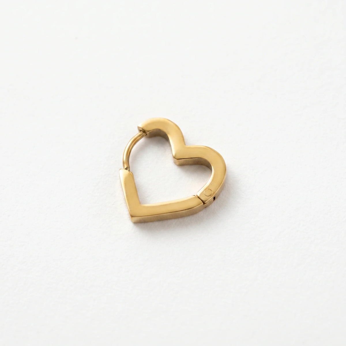 QIAOREN 12571 Wholesale Minimalist Heart Shape Ear Hoops Tarnish Resistant Stainless Steel Gold Huggie Earrings Sweet Love