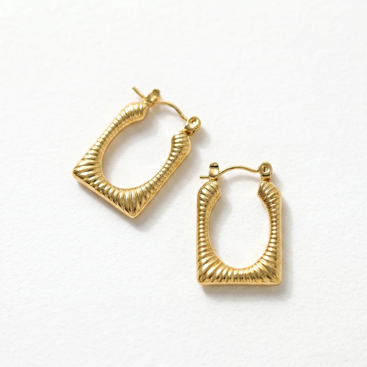 QIAOREN 12529 Waterproof Tarnish Free Ribbed Gold Earrings Stainless Steel Bold Fluted Rectangular Hoops Women US EU