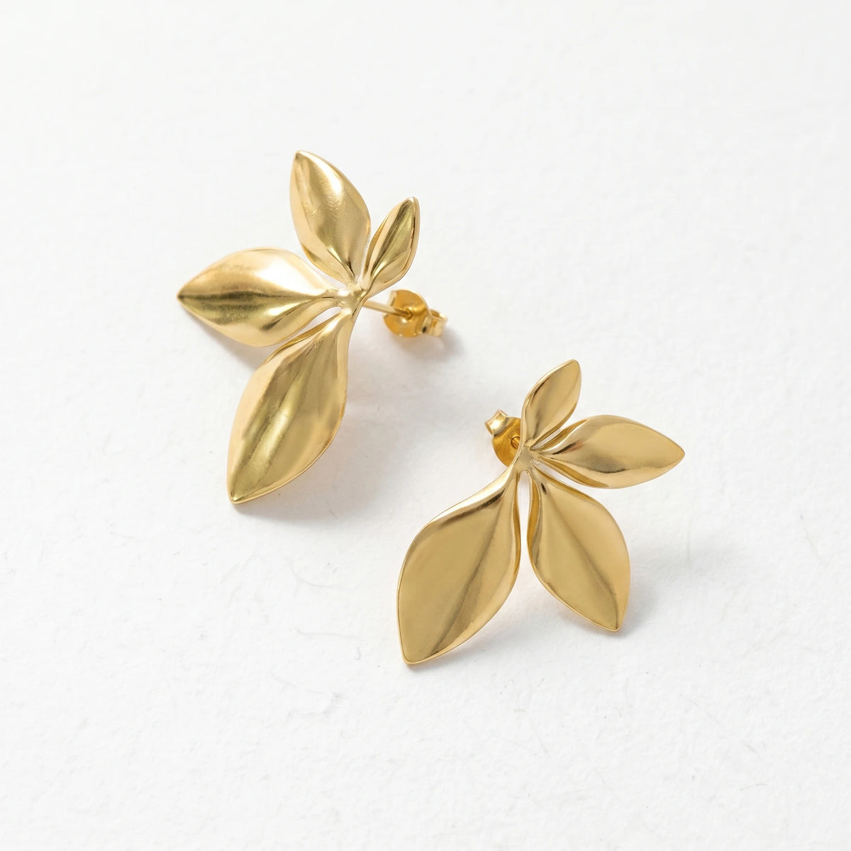 QIAOREN 11768 18K Gold Plated Stainless Steel Four Leaf Stud Earrings Minimalist Nature Leaf Jewelry Gift for US European Women
