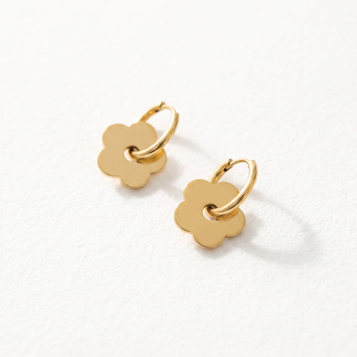 QIAOREN 13969 Stainless Steel Flower Hoop Earrings Gold Floral Huggie Earrings Minimalist Dainty Jewelry for Women