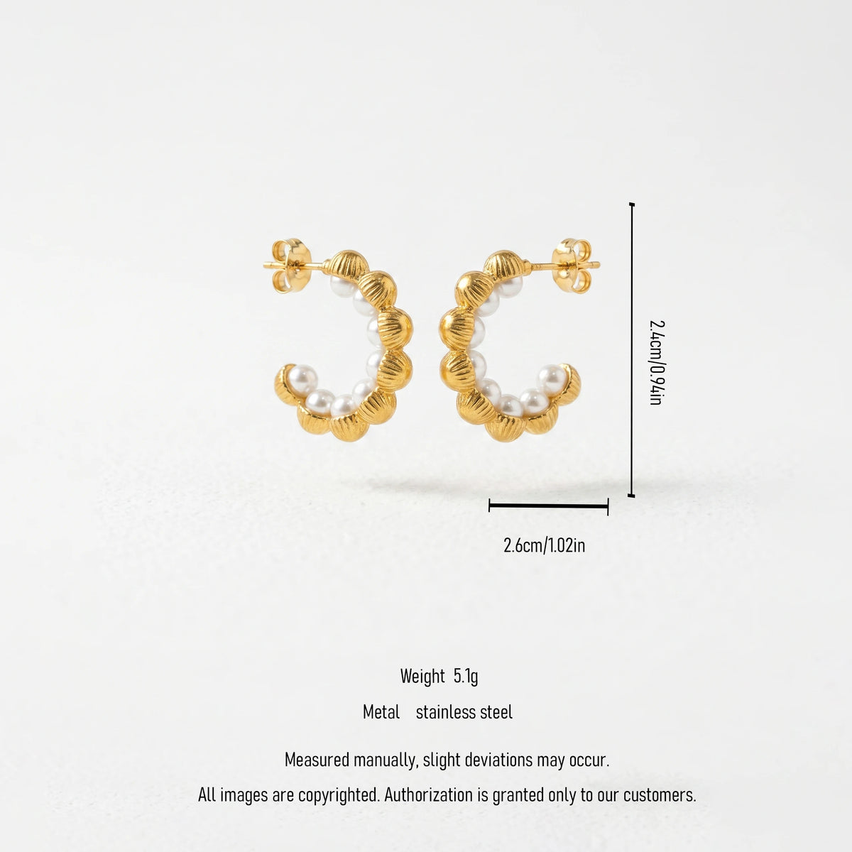 QIAOREN 12393 Trendy Scalloped Shell Pearl Hoop Earrings Gold Stainless Steel Ribbed Melon Open C Hoops Mermaidcore Women US EU