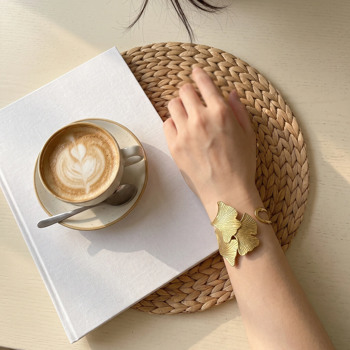QIAOREN 14100 Stainless Steel Ginkgo Leaf Open Cuff Bracelet Adjustable Waterproof Hypoallergenic Jewelry OEM ODM