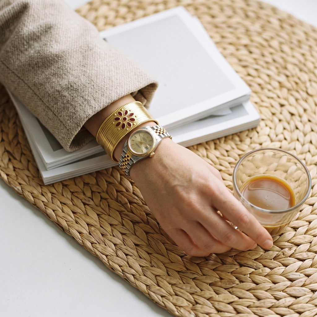 QIAOREN 14102-23 Stainless Steel Floral Wide Cuff Bracelet Adjustable Waterproof Hypoallergenic Jewelry OEM ODM