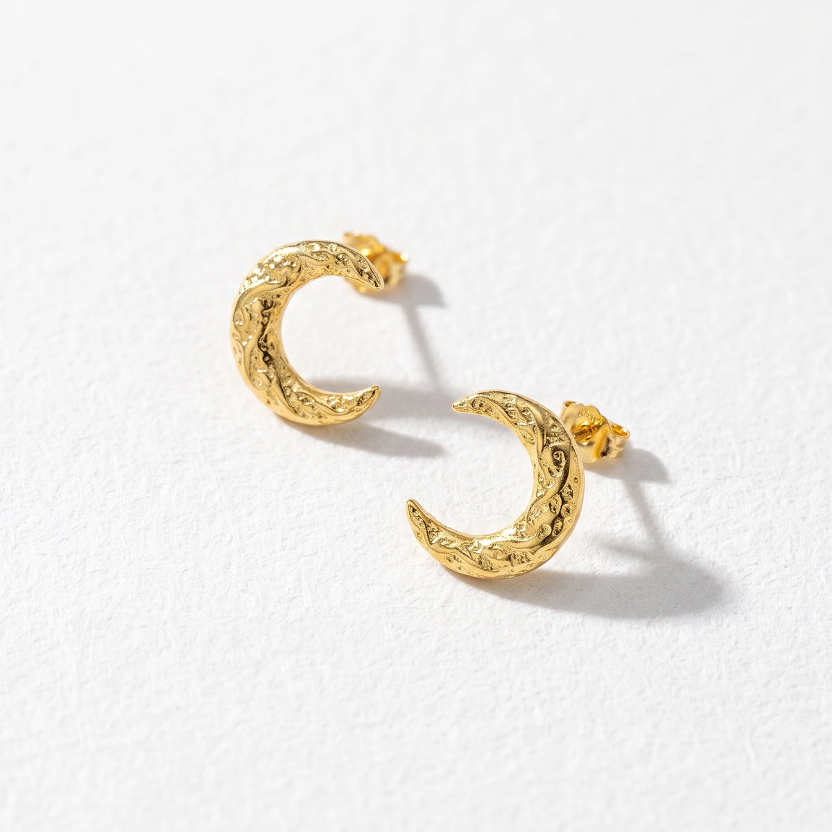 QIAOREN 13243 18K Gold Plated 316L Stainless Steel Mini Moon Earrings Cute Polished Spot Moon Earring