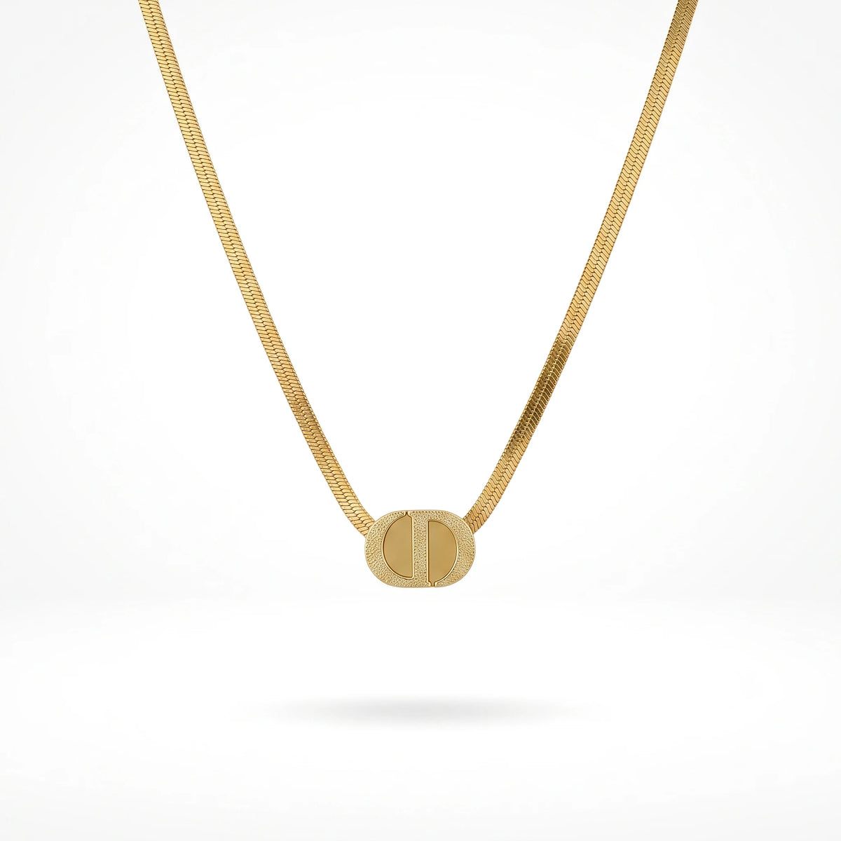 QIAOREN 14148 Oval Pendant Snake Chain Necklace, Textured C&D Herringbone Chain Jewelry Gift for Daily Fashion Outfits