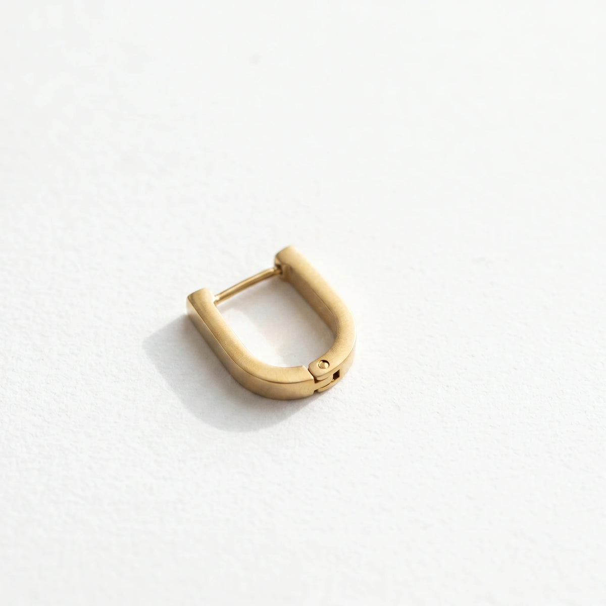 QIAOREN 12569 Minimalist U Shape Huggie Hoop Earrings PVD  Stainless Steel Hypoallergenic Waterproof Geometric