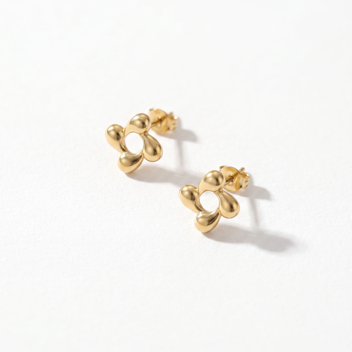 QIAOREN 13965-66 Stainless Steel Flower Stud Earrings Gold Floral Earrings Minimalist Dainty Jewelry for Women
