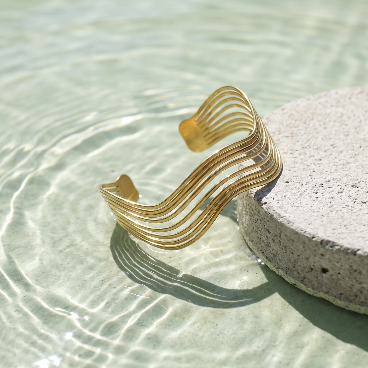 QIAOREN 14112 Stainless Steel Wave Open Cuff Bracelet Gold Minimalist Layered Waterproof Jewelry OEM ODM