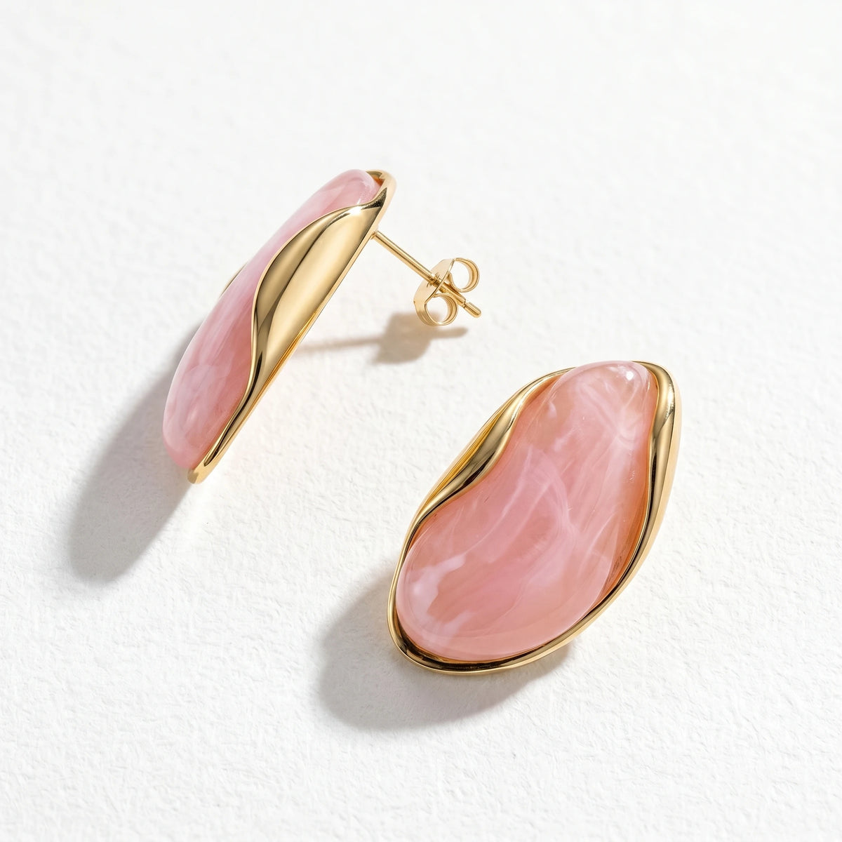 QIAOREN 11301 Vintage French Style Marbled Resin Stud Earrings 18K Gold Plated Stainless Steel Casual Wear Jewelry