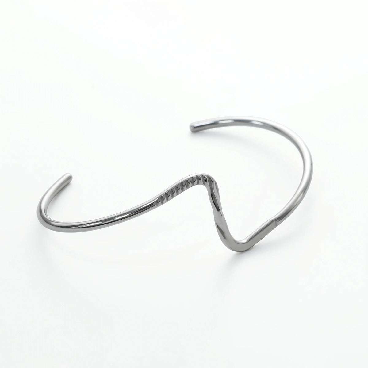 QIAOREN 12774 Trend Heart Outline Thin Wire Open Bangle Stainless Steel Silver Adjustable Minimal Daily Wrist Jewelry