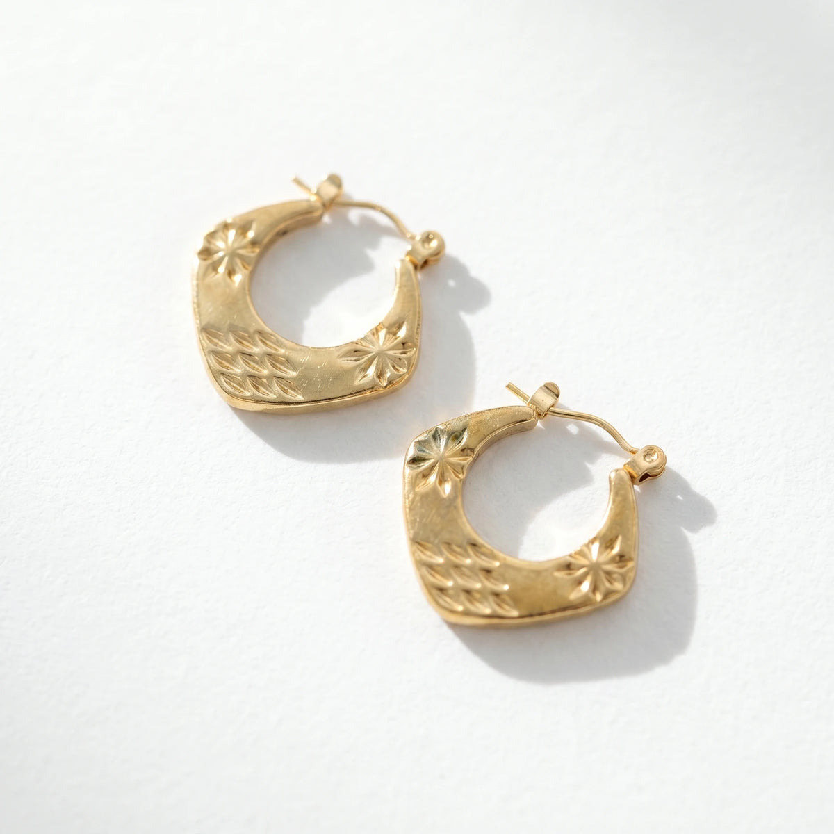 QIAOREN 12539 Vintage Floral Engraved  Earrings Stainless Steel Anti Tarnish Gold Hoops for American EU Ladies