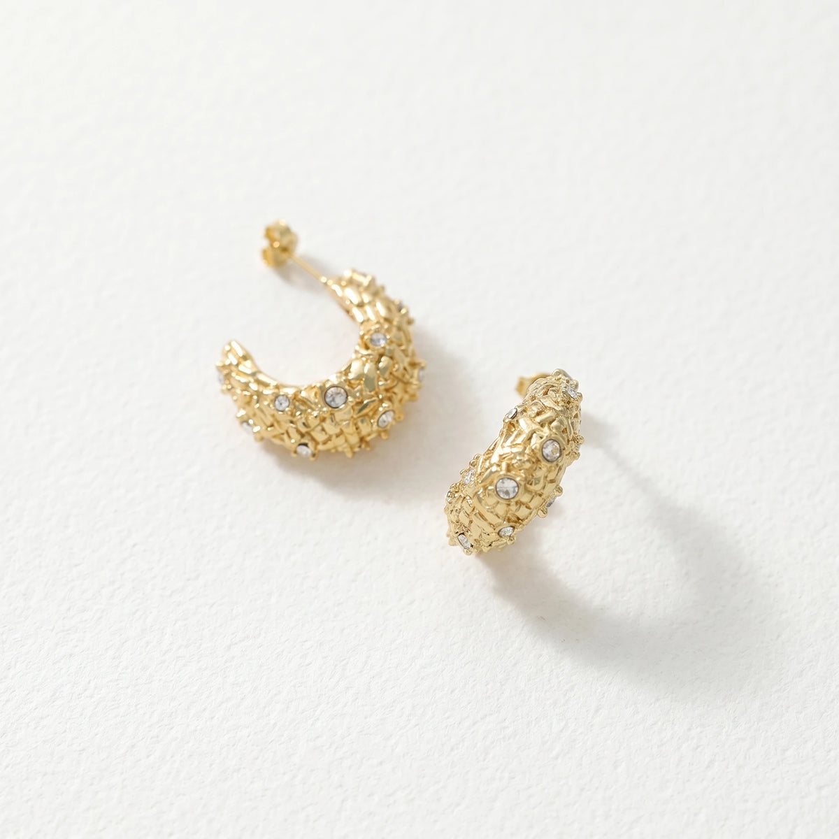 QIAOREN 12456 Niche Woven Grain Textured Half Hoop Studs Glossy Gold Stainless Steel Waterproof Paved Crystal Huggie Earrings