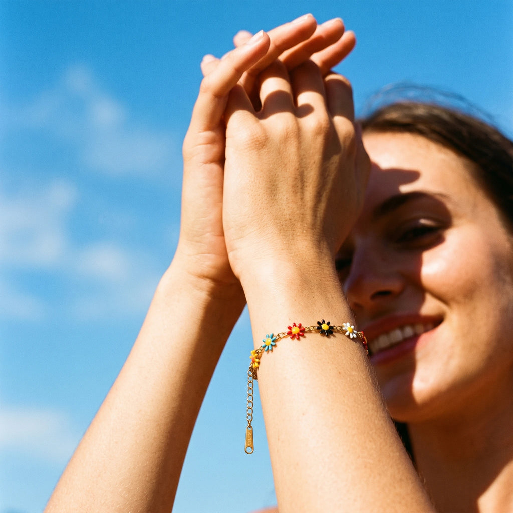 QIAOREN 13355 Gold Plated Stainless Steel Colorful Daisy Flower Bracelet Enamel Boho Summer Jewelry for Women