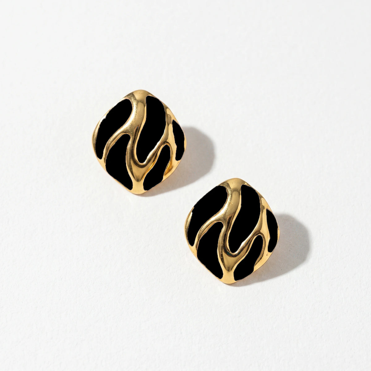 QIAOREN 13647-50  Irregular Square Wave Enamel Stud Earring Set, Curved Gold Line Inlaid Gloss Resin Gold Frame