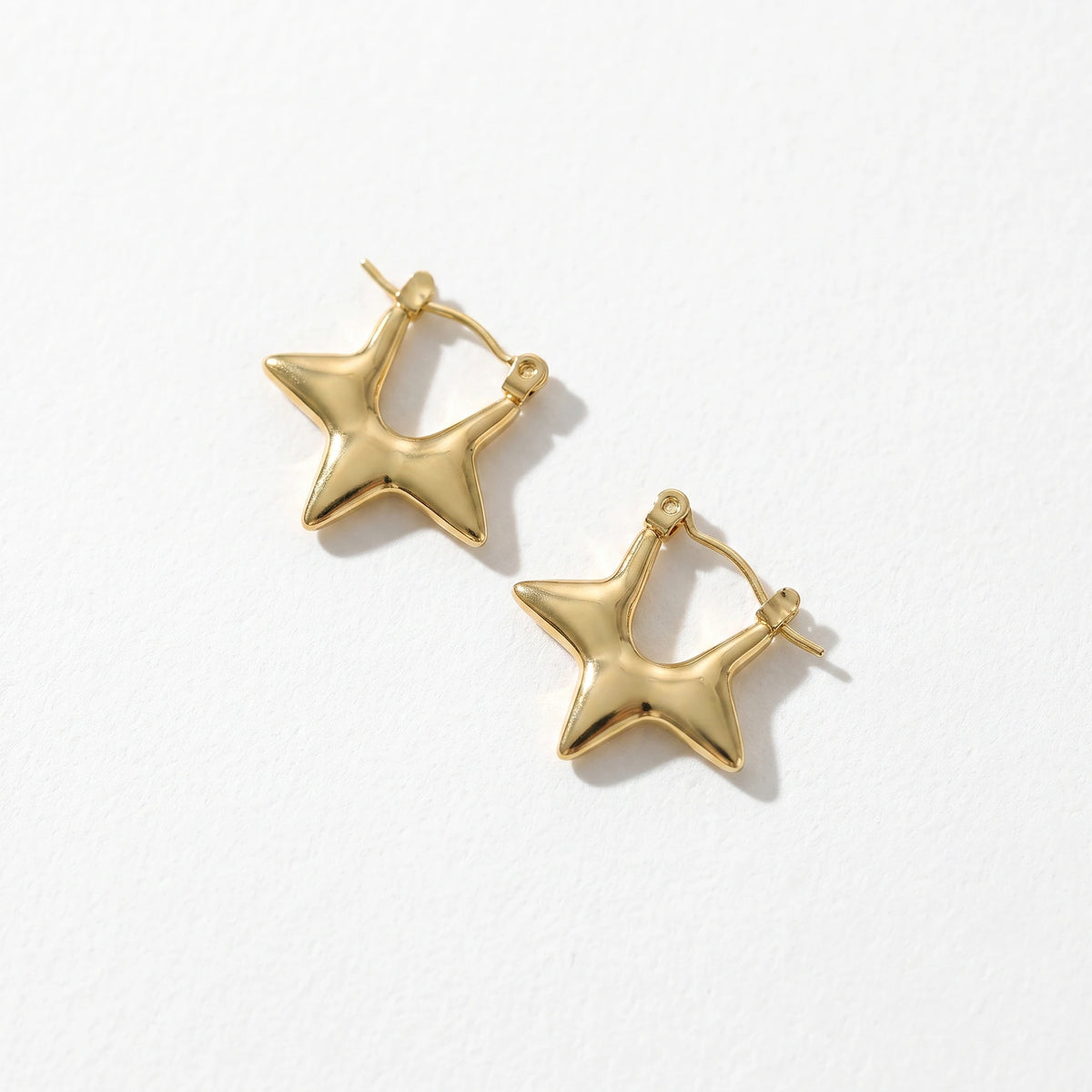 QIAOREN 13259 18K Gold PVD Plated Stainless Steel Hollow Four Pointed Star  Earrings Smooth Polished Star