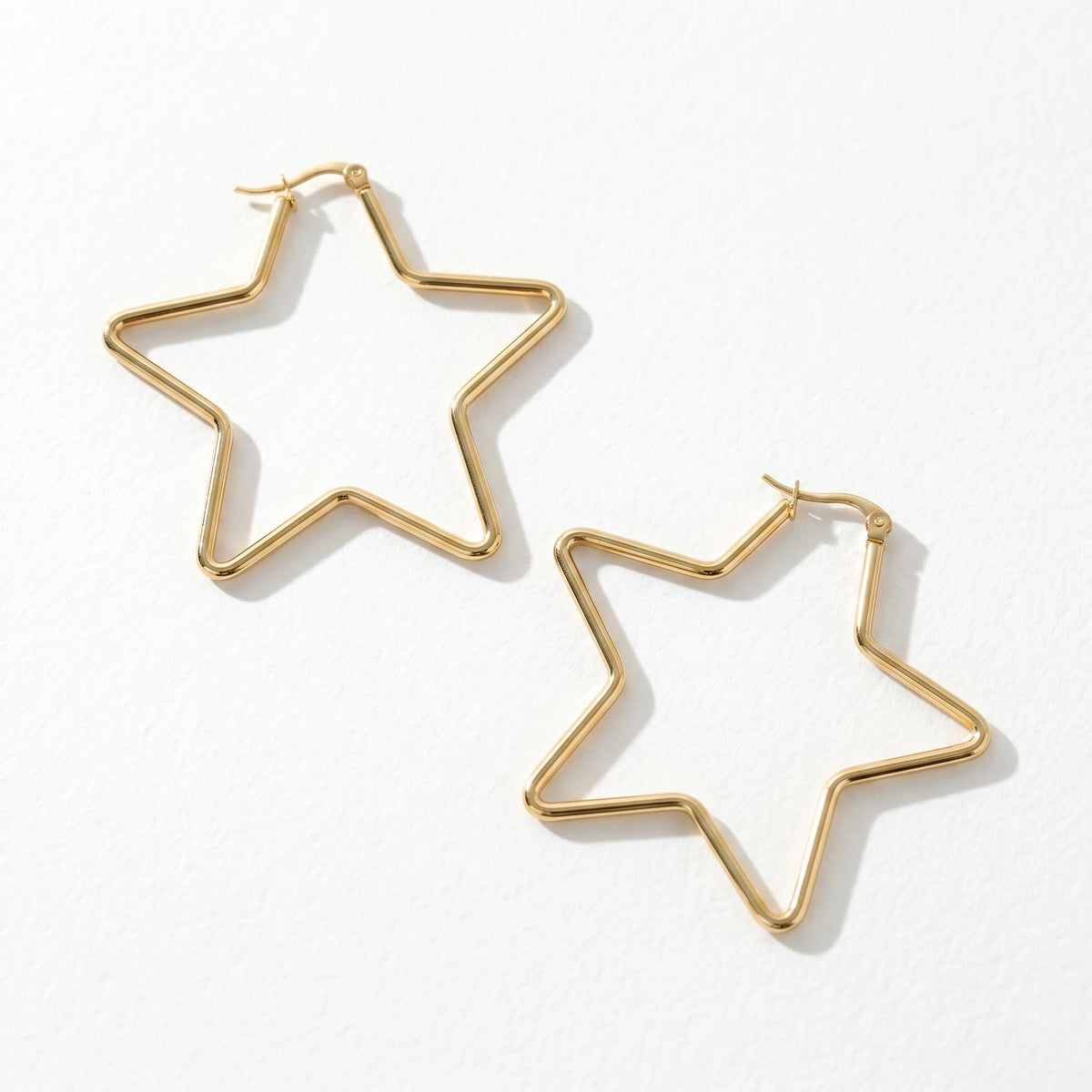 QIAOREN 12327 Trendy Star Hoop Earrings Gold Stainless Steel Sleek 5-Point Star Shaped Large Hoops Y2K Celestial Jewelry Women