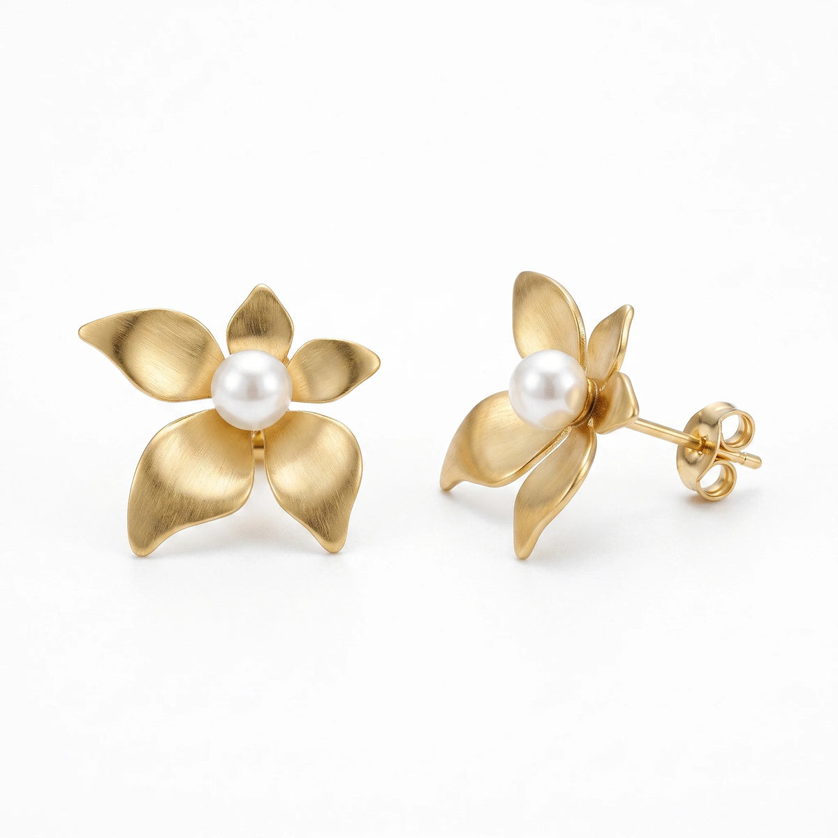 QIAOREN 13999 Matte Gold Five Petal Flower Stud Earrings with Central Round Pearl Inlay, Floral Pearl Ear Stud Jewelry Gift