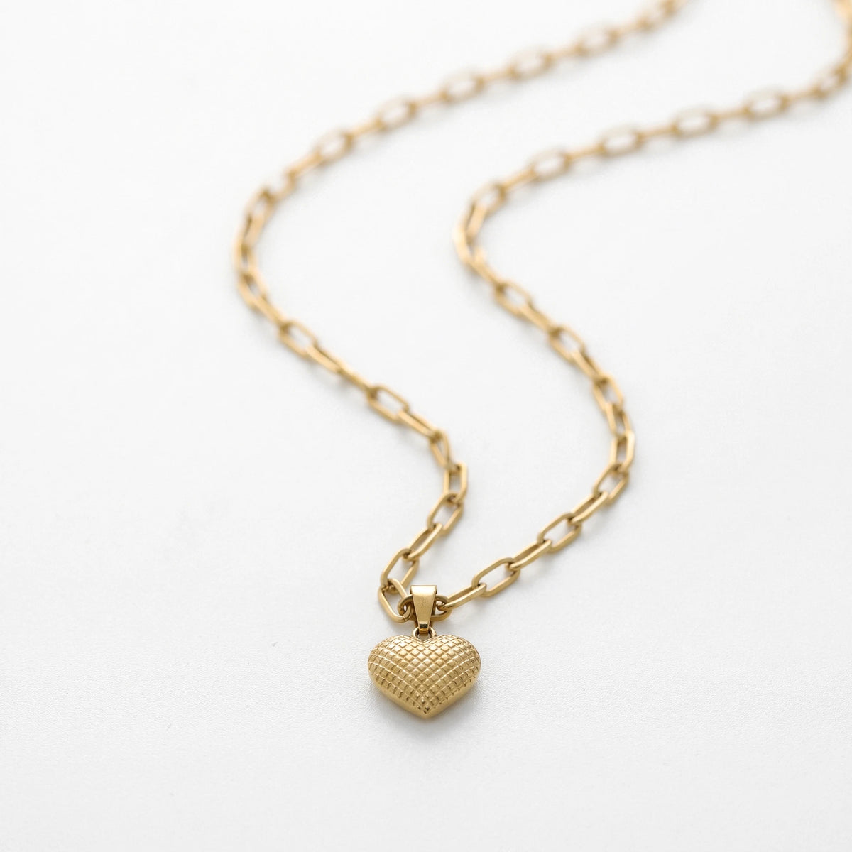 QIAOREN 13936 Paperclip Link Chain Heart Pendant Necklace with Embossed Grid Textured Heart Charm, Polished Gold Love