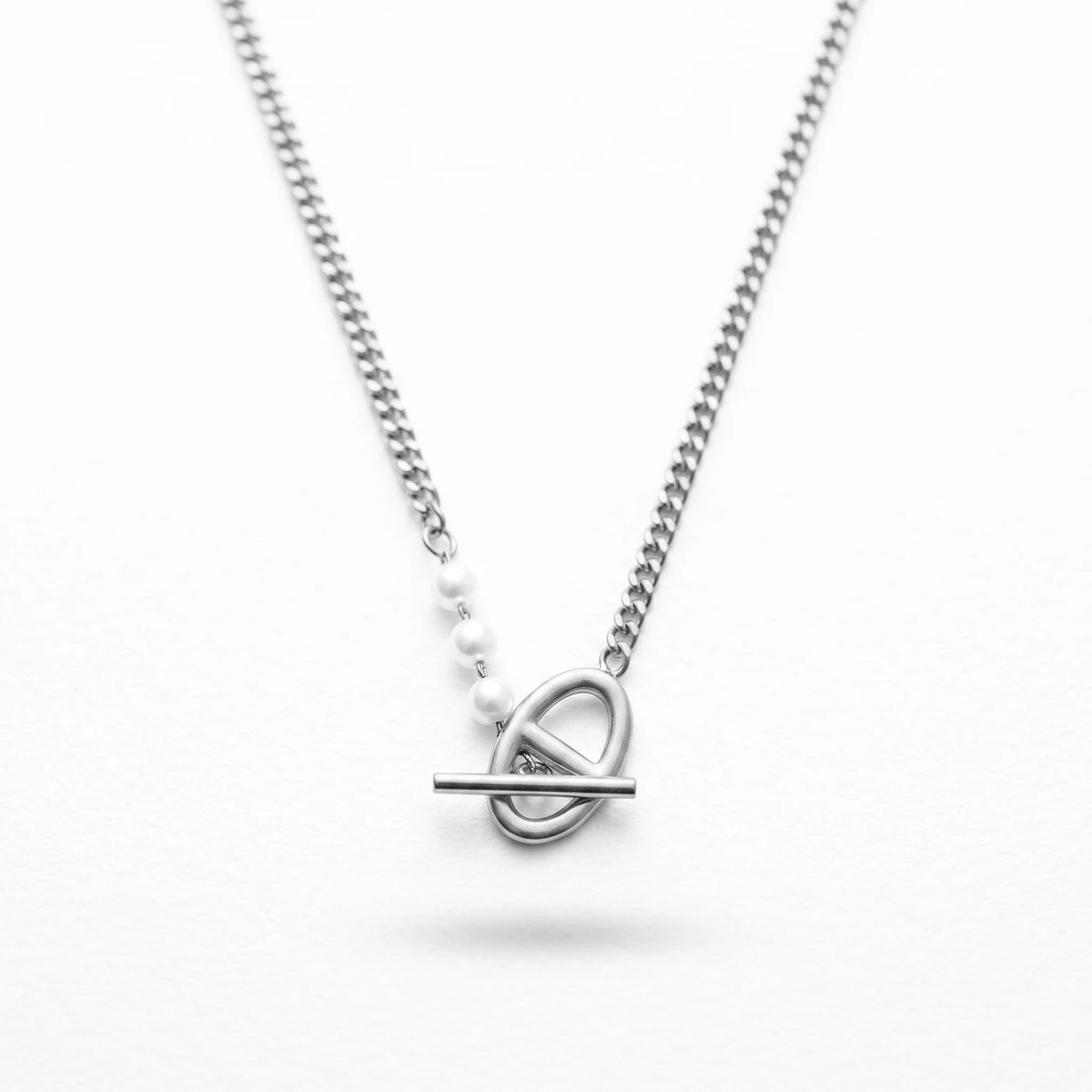 QIAOREN 11305 Tarnish Resistant Waterproof 18K Gold Plated Stainless Steel Pearl Toggle Curb Chain Necklace