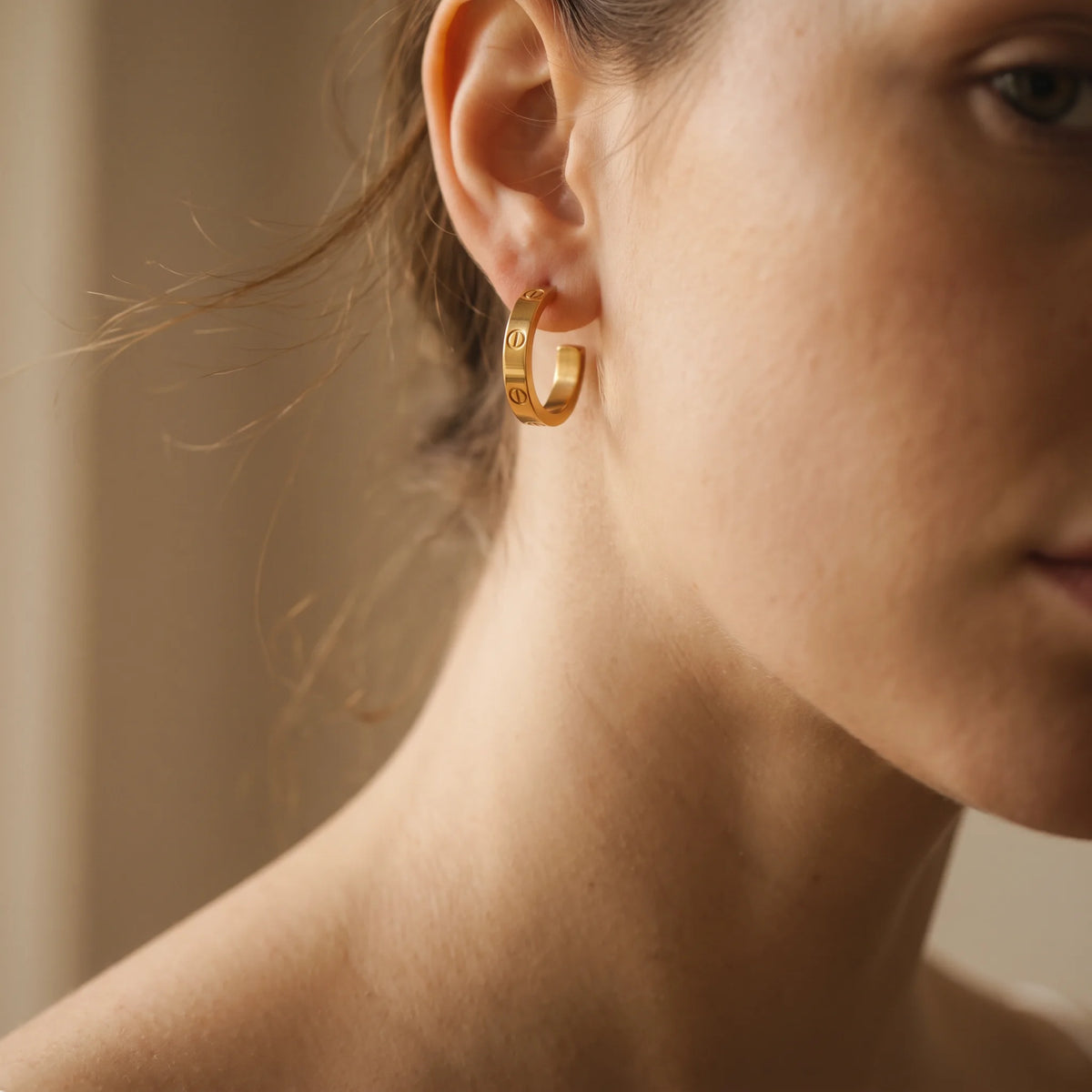 QIAOREN 14595 Gold Stainless Steel Hoop Earrings Multi Line Huggie Earrings Waterproof Hypoallergenic Fashion Jewelry for Women