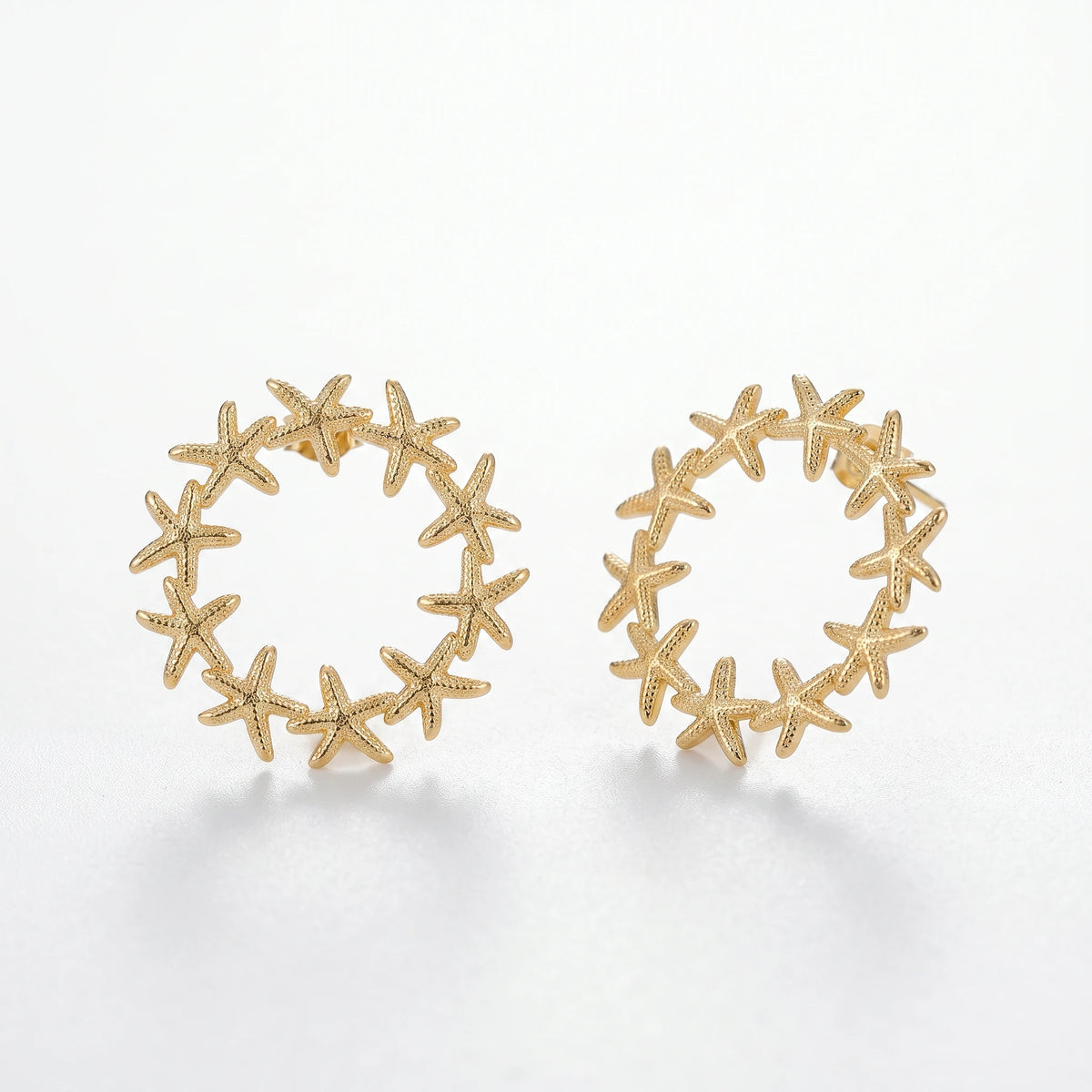 QIAOREN 14063 Starfish Wreath Circle Stud Earrings, Hollow Round Starfish Ring Ear Stud Jewelry Gift for Daily Fashion Outfits