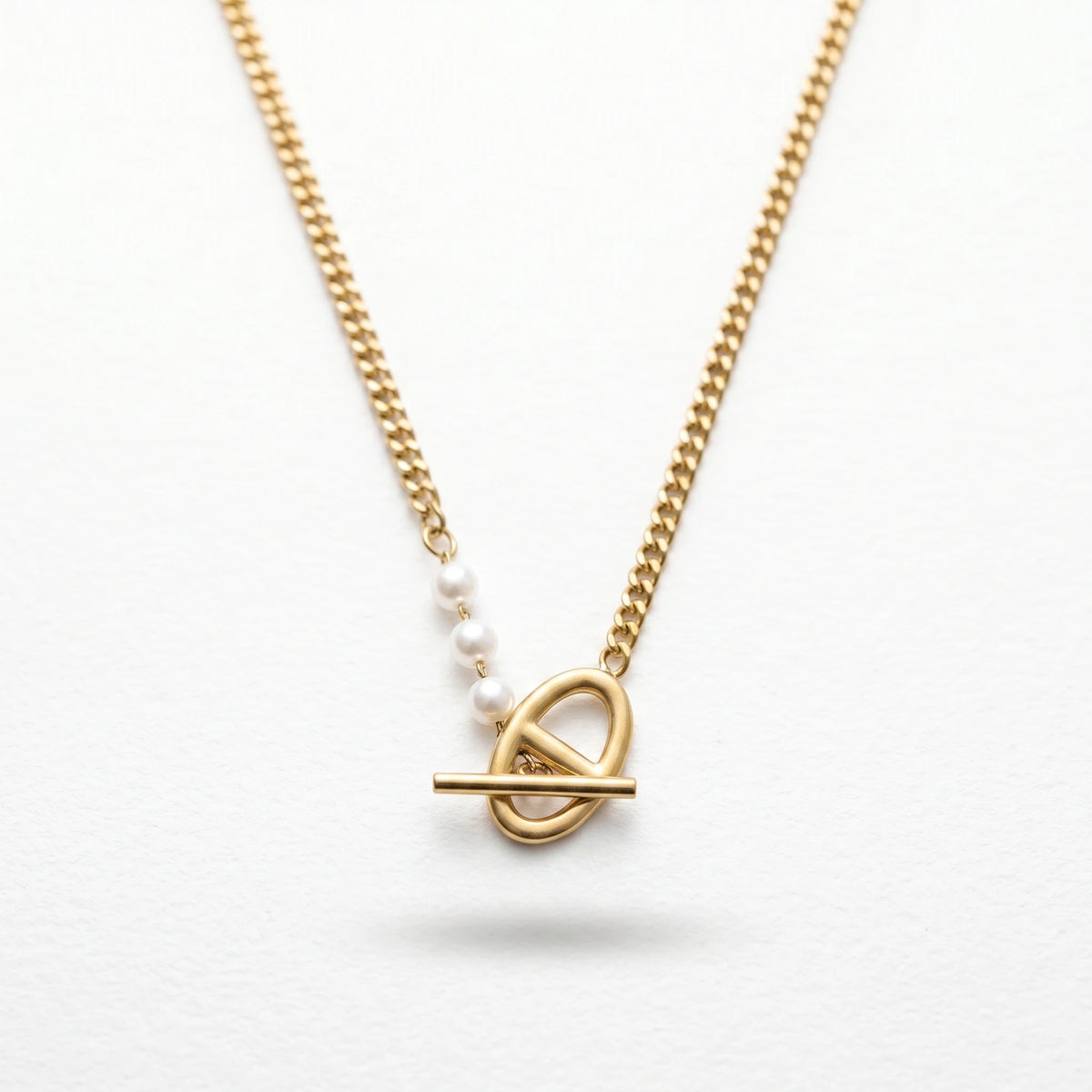 QIAOREN 11305 Tarnish Resistant Waterproof 18K Gold Plated Stainless Steel Pearl Toggle Curb Chain Necklace