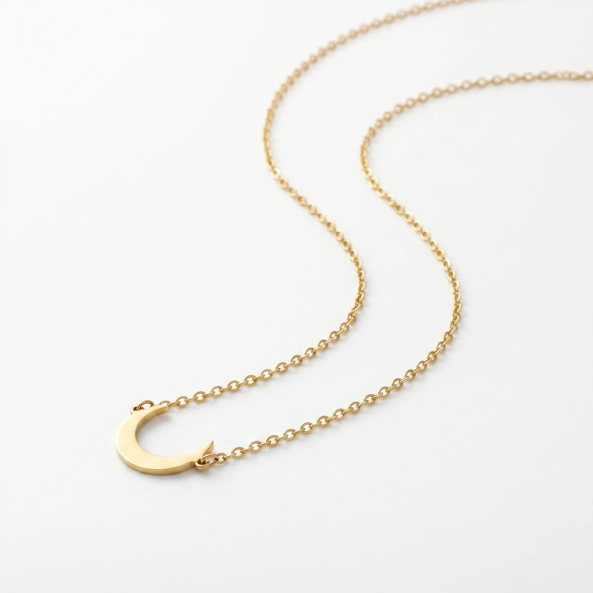 QIAOREN 11837 18K Gold Plated Stainless Steel Anti-Tarnish Hypoallergenic Matte Finish Crescent Moon Horizontal O Chain Necklace