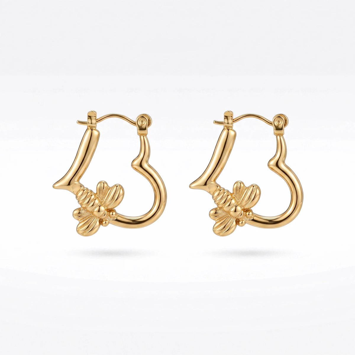 QIAOREN 12541 Sweet Bee Charm Hollow Heart Huggie Hoops Stainless Steel 18K Gold Plated Trendy Click Earrings Daily Outfit